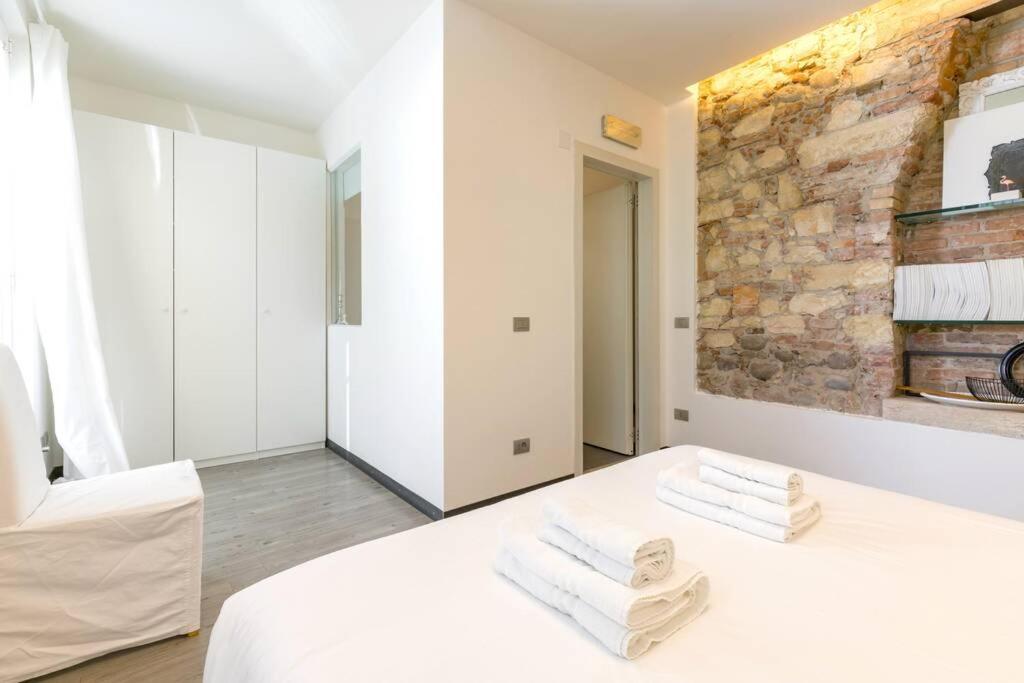 Punto Luce Home In Center Of Verona Exteriör bild