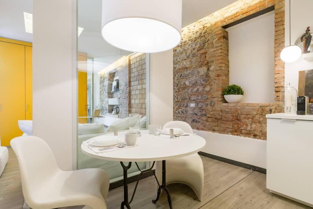 Punto Luce Home In Center Of Verona Exteriör bild